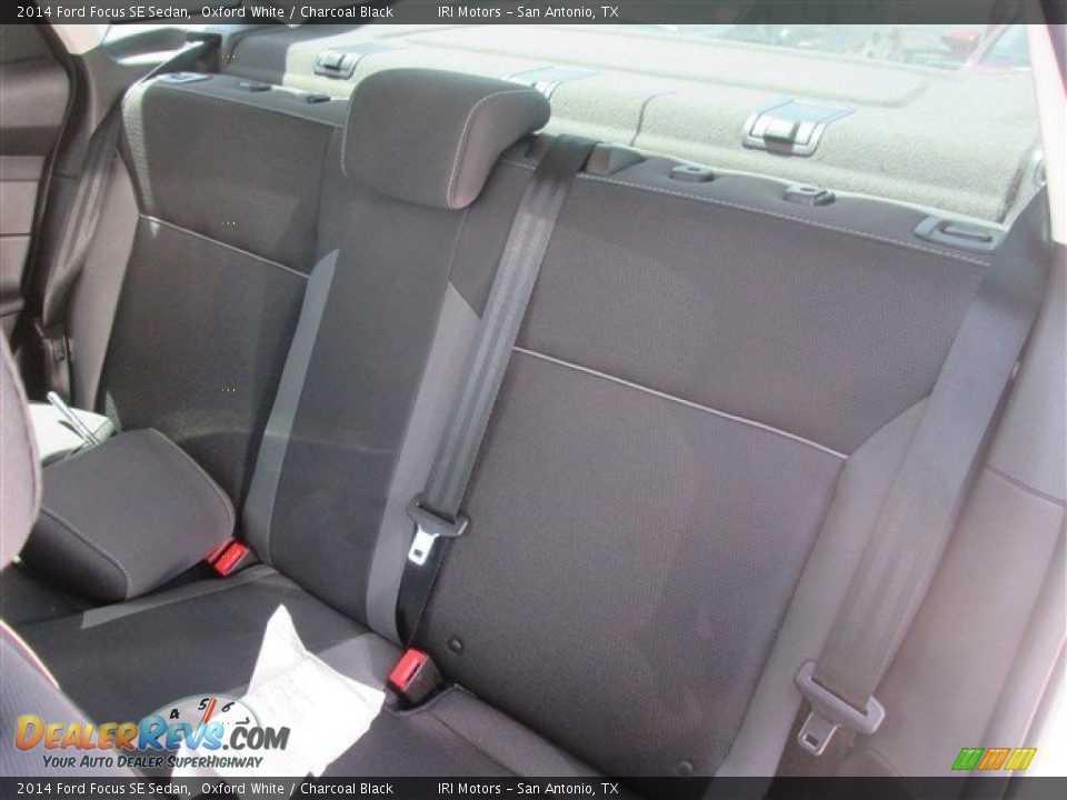 2014 Ford Focus SE Sedan Oxford White / Charcoal Black Photo #9