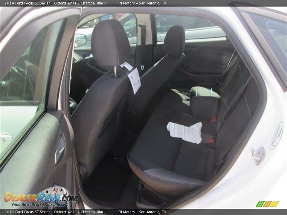 2014 Ford Focus SE Sedan Oxford White / Charcoal Black Photo #10