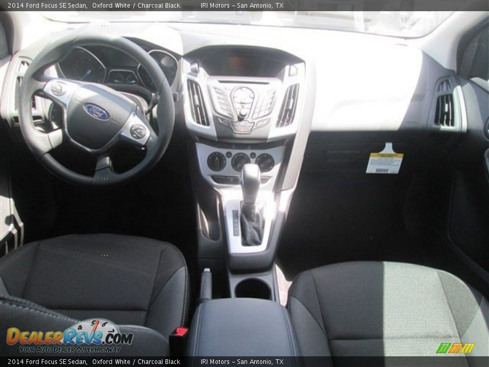 2014 Ford Focus SE Sedan Oxford White / Charcoal Black Photo #11