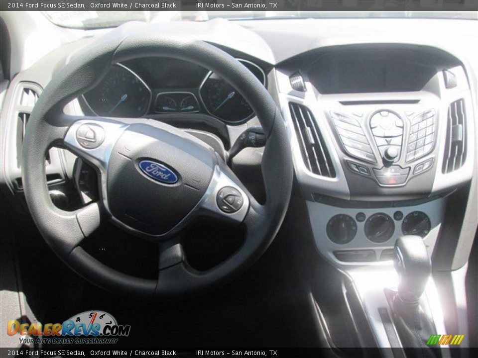 2014 Ford Focus SE Sedan Oxford White / Charcoal Black Photo #12