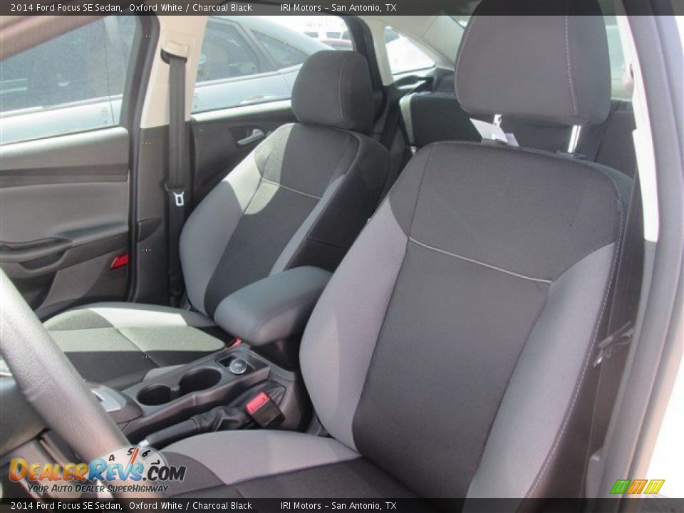 2014 Ford Focus SE Sedan Oxford White / Charcoal Black Photo #14