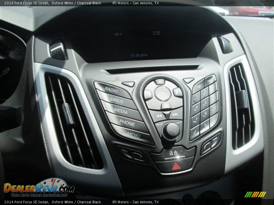 2014 Ford Focus SE Sedan Oxford White / Charcoal Black Photo #16