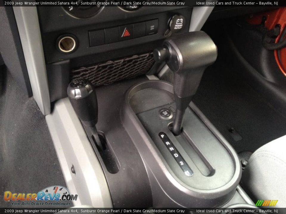 2009 Jeep Wrangler Unlimited Sahara 4x4 Shifter Photo #27