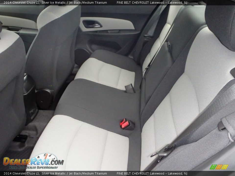 2014 Chevrolet Cruze LS Silver Ice Metallic / Jet Black/Medium Titanium Photo #4