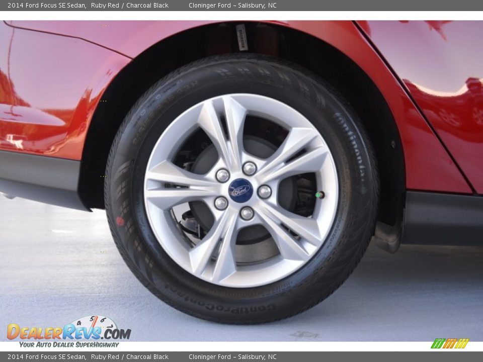 2014 Ford Focus SE Sedan Ruby Red / Charcoal Black Photo #10
