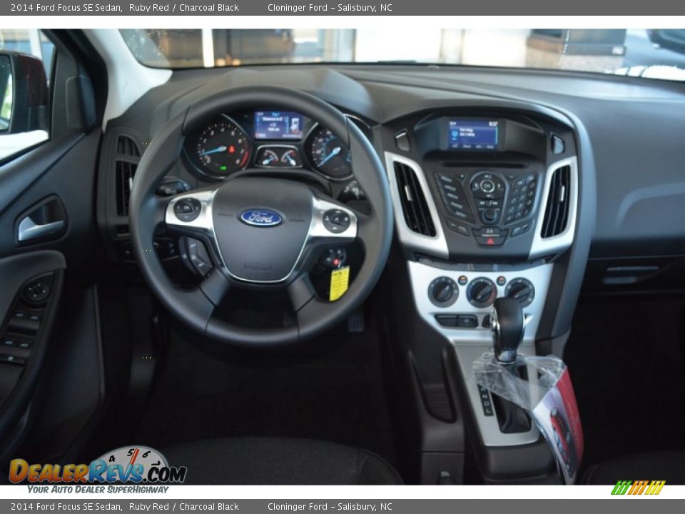 2014 Ford Focus SE Sedan Ruby Red / Charcoal Black Photo #11