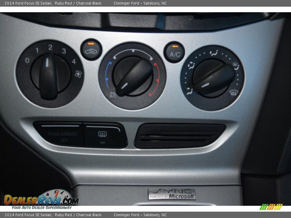 2014 Ford Focus SE Sedan Ruby Red / Charcoal Black Photo #15