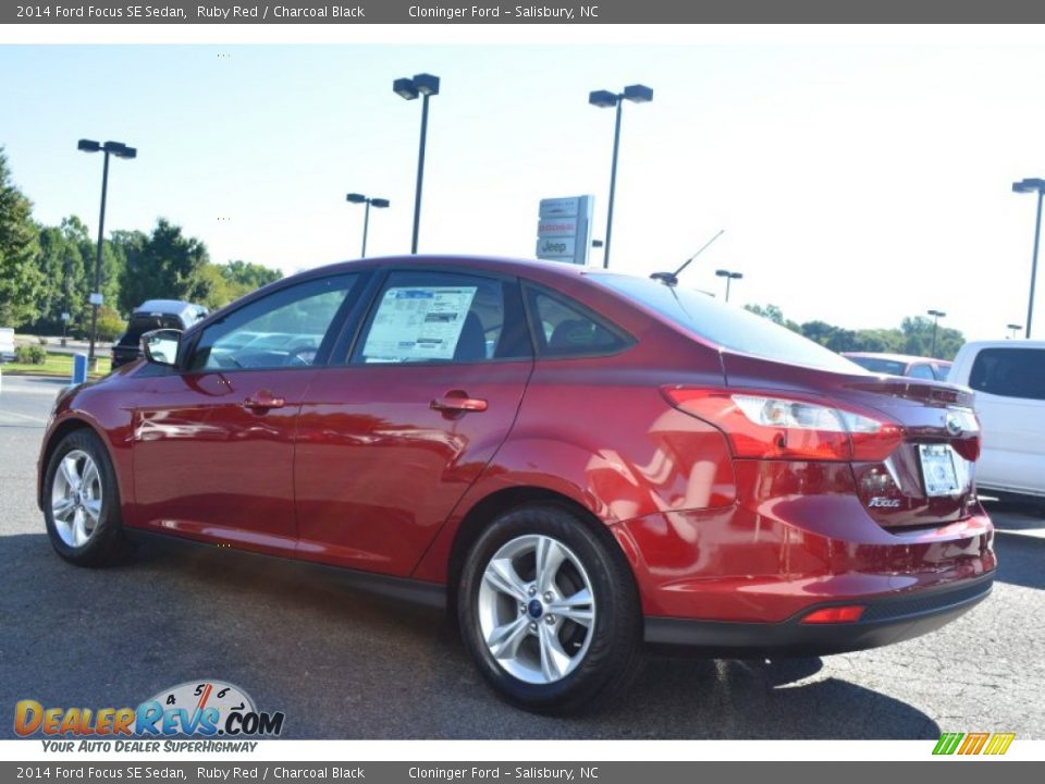 2014 Ford Focus SE Sedan Ruby Red / Charcoal Black Photo #23