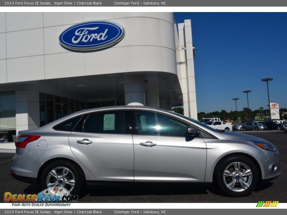 2014 Ford Focus SE Sedan Ingot Silver / Charcoal Black Photo #2