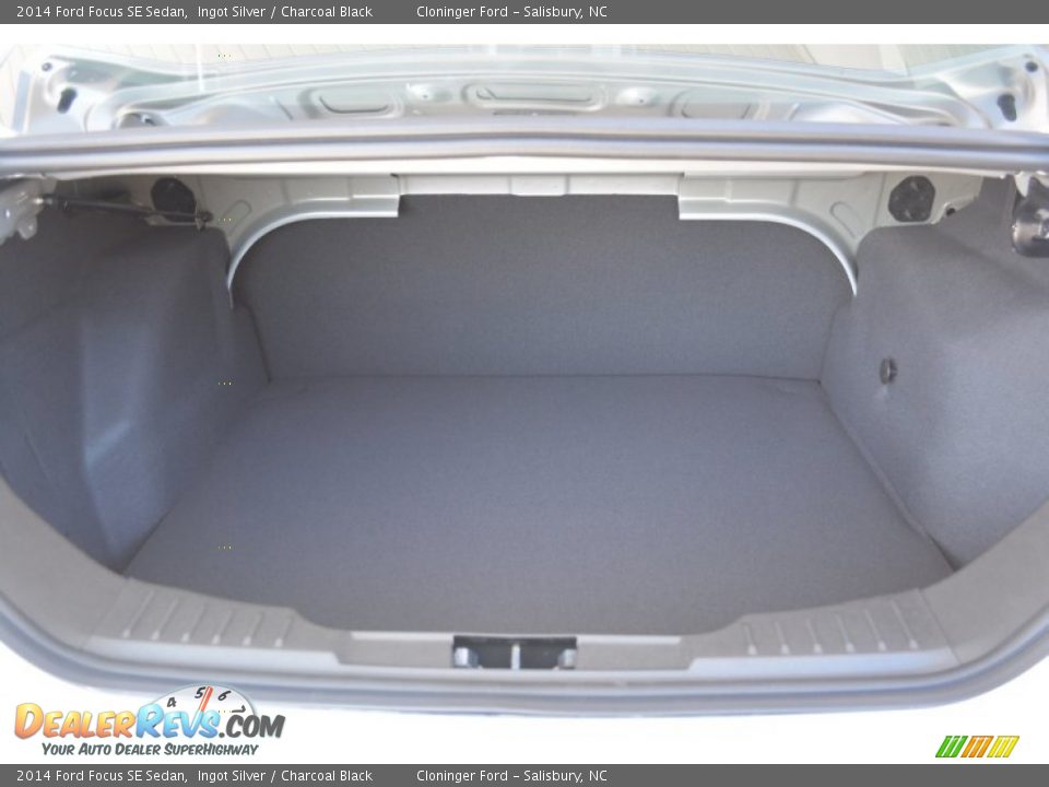 2014 Ford Focus SE Sedan Ingot Silver / Charcoal Black Photo #9