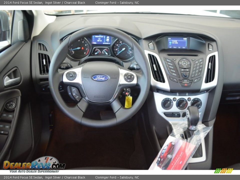 2014 Ford Focus SE Sedan Ingot Silver / Charcoal Black Photo #11