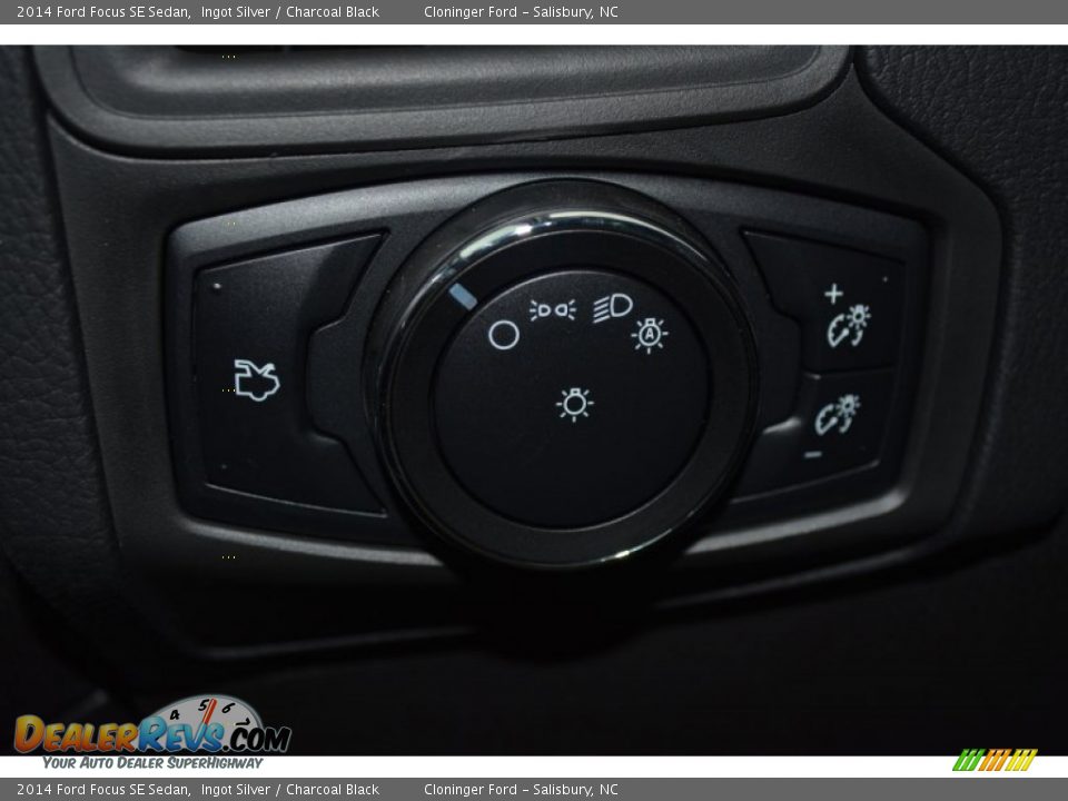 2014 Ford Focus SE Sedan Ingot Silver / Charcoal Black Photo #18