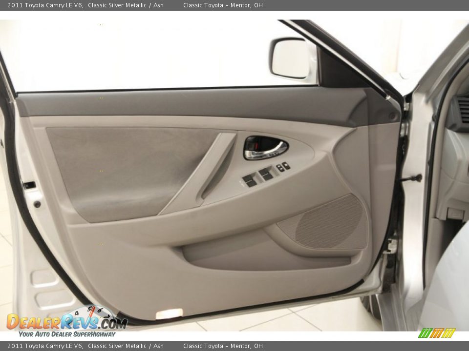 2011 Toyota Camry LE V6 Classic Silver Metallic / Ash Photo #4