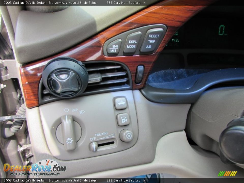 2003 Cadillac DeVille Sedan Bronzemist / Neutral Shale Beige Photo #33