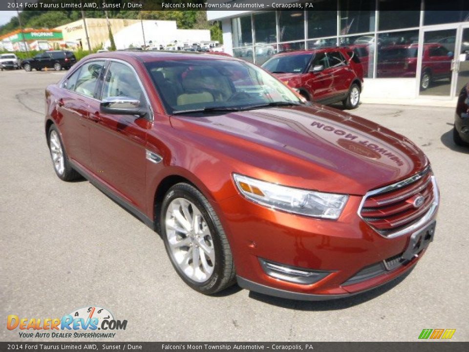 Front 3/4 View of 2014 Ford Taurus Limited AWD Photo #8