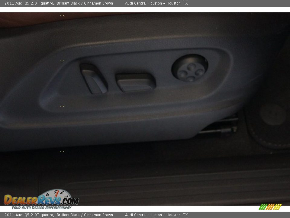 2011 Audi Q5 2.0T quattro Brilliant Black / Cinnamon Brown Photo #32