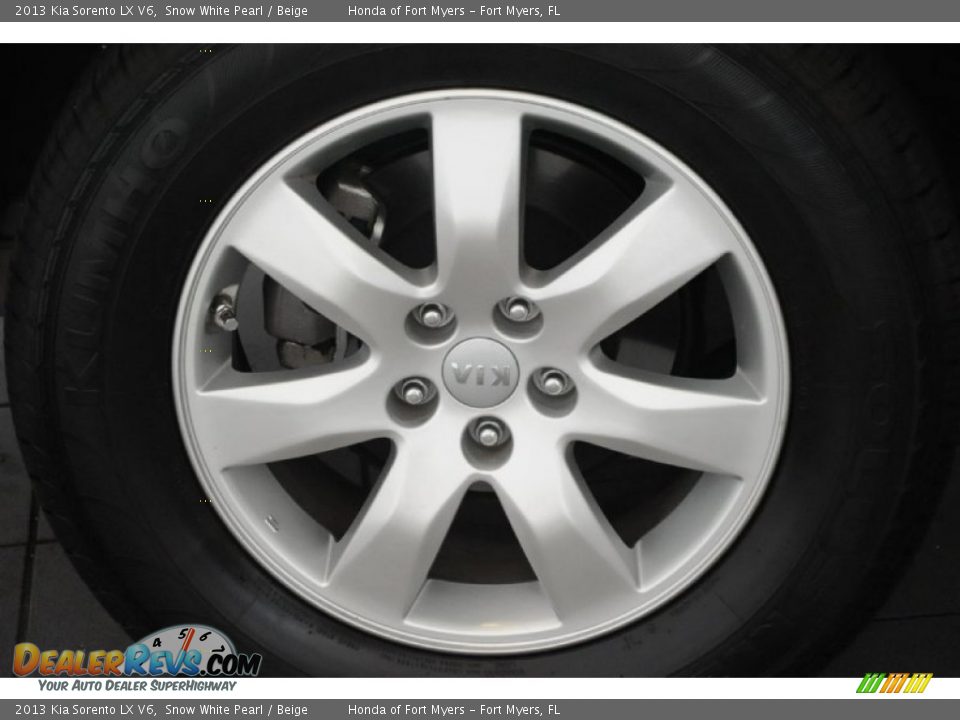 2013 Kia Sorento LX V6 Snow White Pearl / Beige Photo #4
