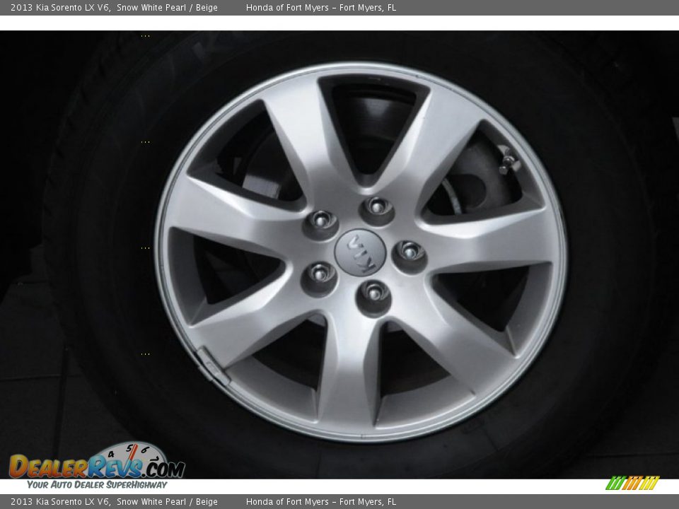 2013 Kia Sorento LX V6 Snow White Pearl / Beige Photo #8