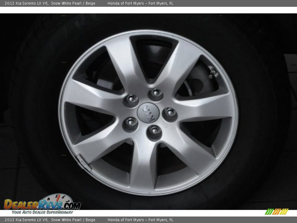2013 Kia Sorento LX V6 Snow White Pearl / Beige Photo #9