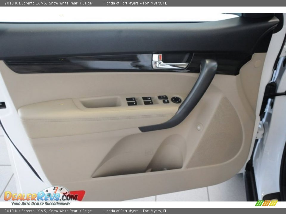 2013 Kia Sorento LX V6 Snow White Pearl / Beige Photo #11