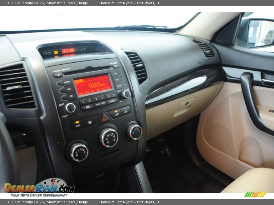 2013 Kia Sorento LX V6 Snow White Pearl / Beige Photo #14