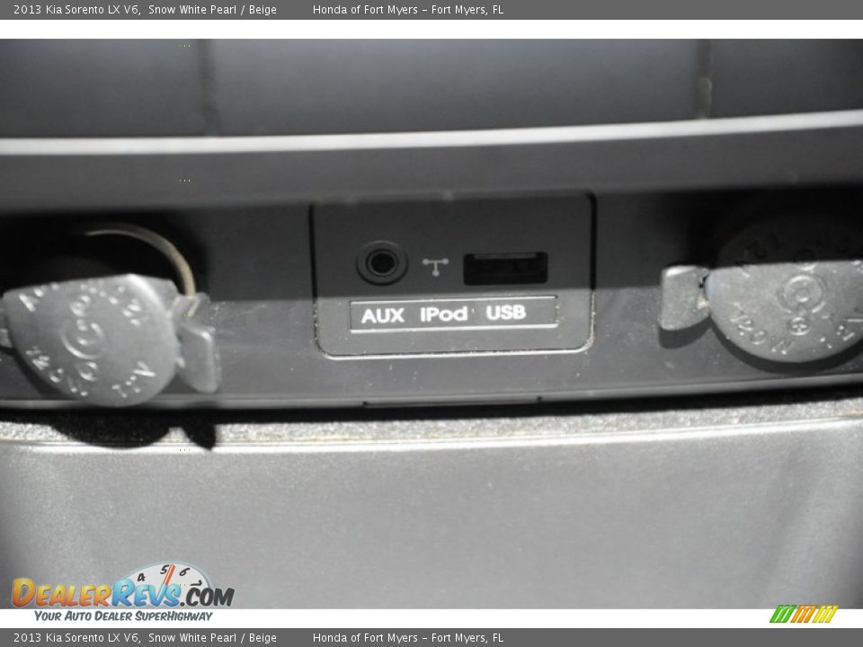 2013 Kia Sorento LX V6 Snow White Pearl / Beige Photo #15