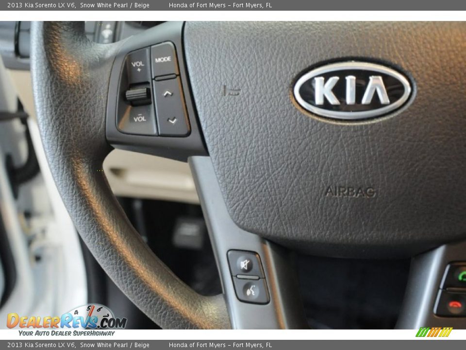 2013 Kia Sorento LX V6 Snow White Pearl / Beige Photo #17