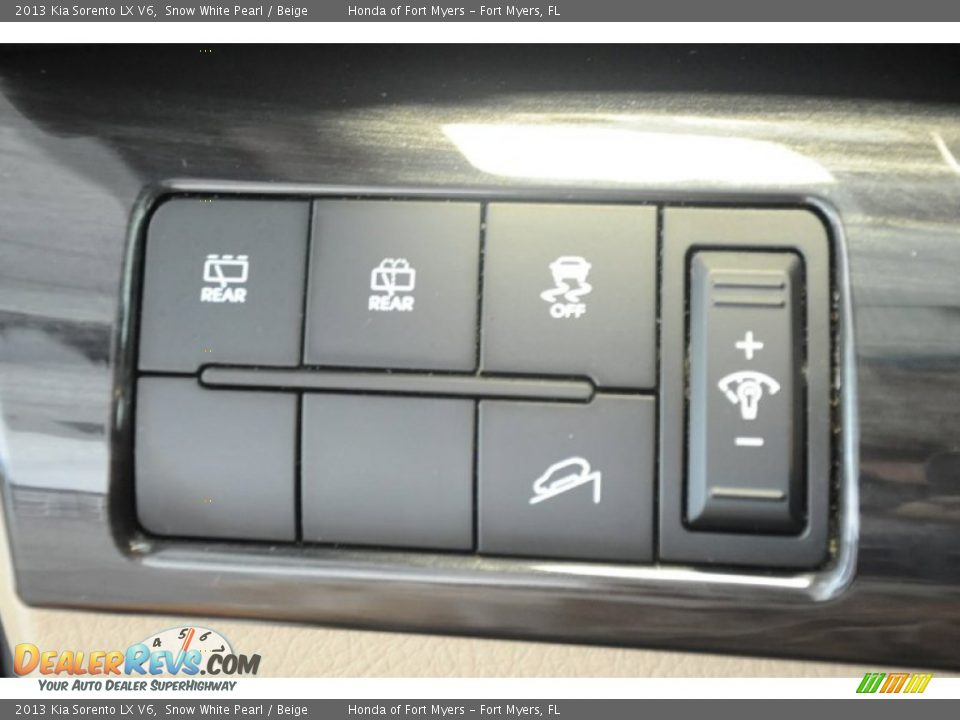 2013 Kia Sorento LX V6 Snow White Pearl / Beige Photo #20