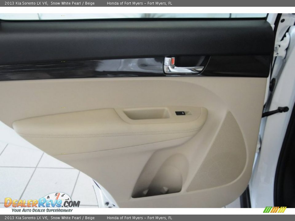 2013 Kia Sorento LX V6 Snow White Pearl / Beige Photo #21