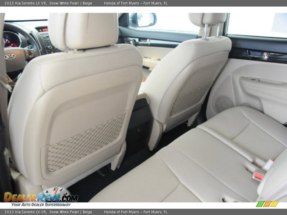 2013 Kia Sorento LX V6 Snow White Pearl / Beige Photo #22