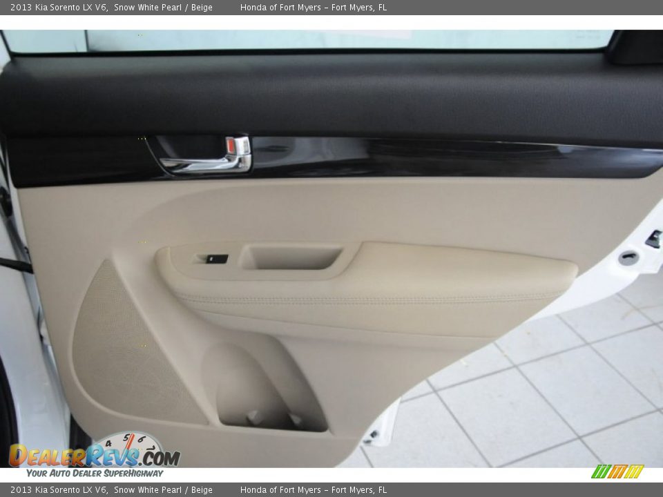 2013 Kia Sorento LX V6 Snow White Pearl / Beige Photo #27