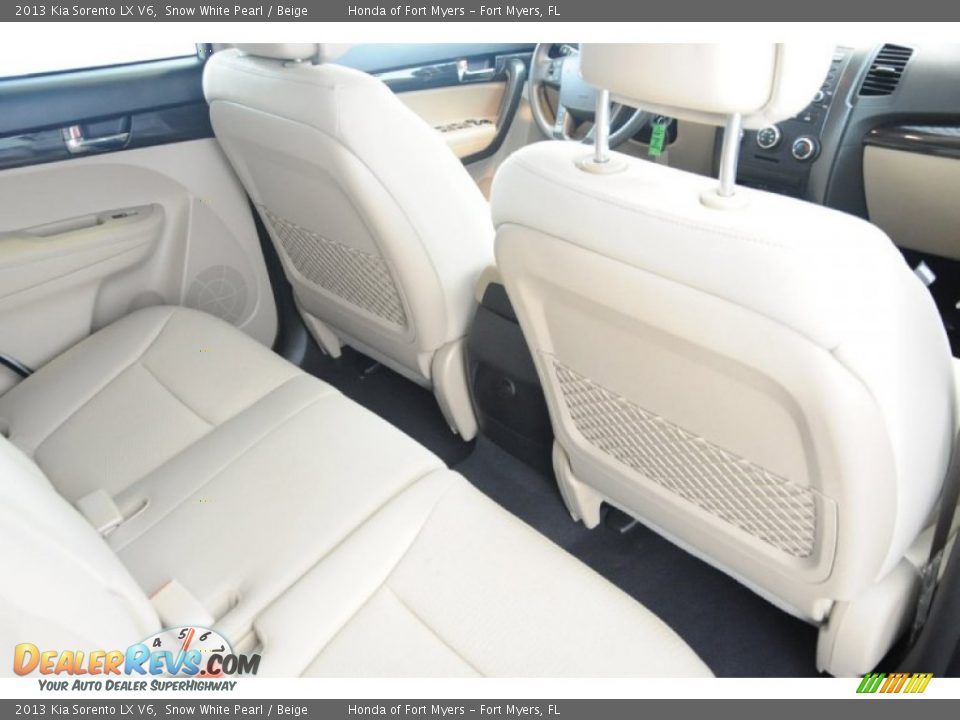 2013 Kia Sorento LX V6 Snow White Pearl / Beige Photo #28