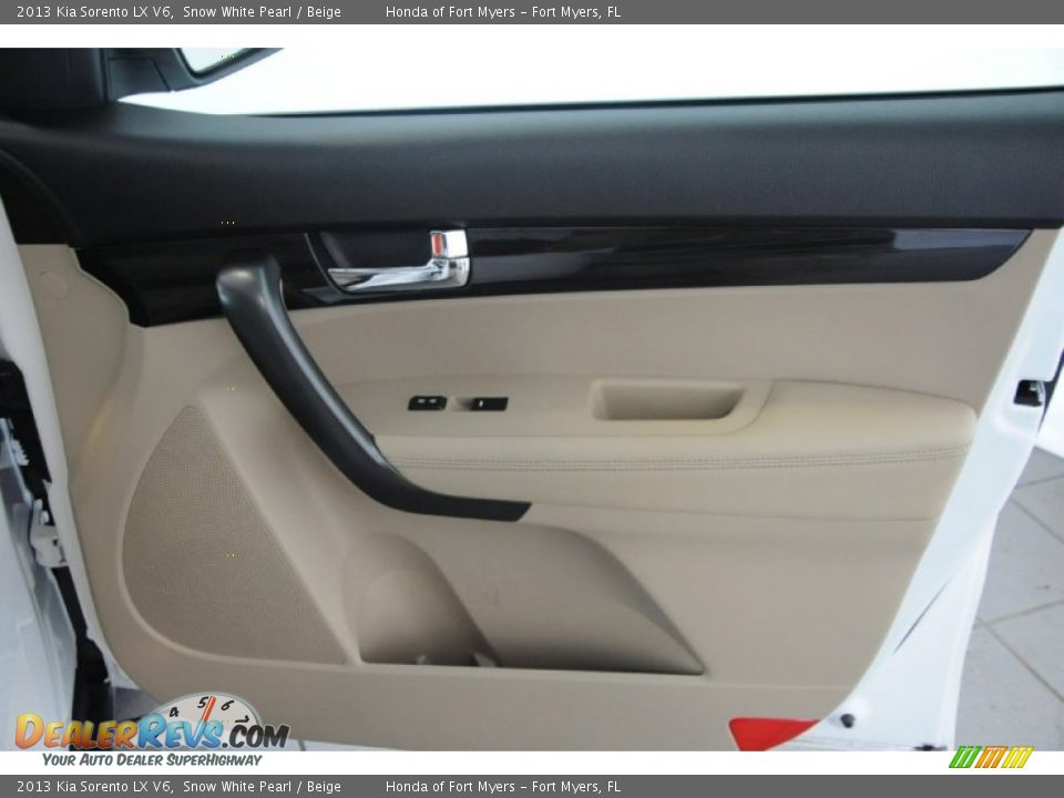 2013 Kia Sorento LX V6 Snow White Pearl / Beige Photo #29