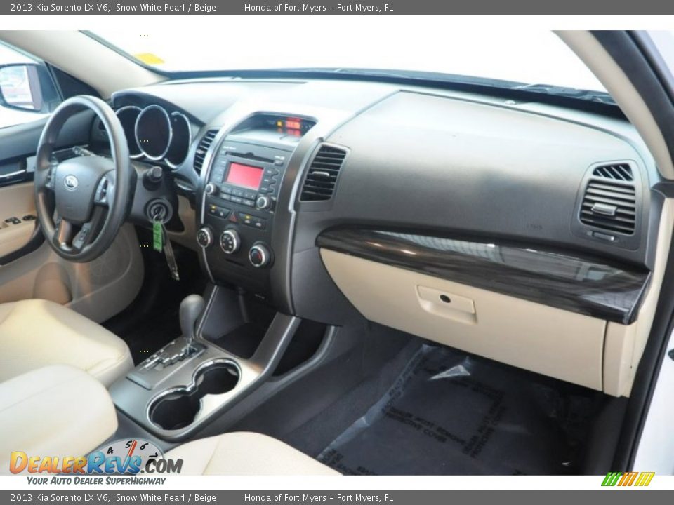 2013 Kia Sorento LX V6 Snow White Pearl / Beige Photo #31