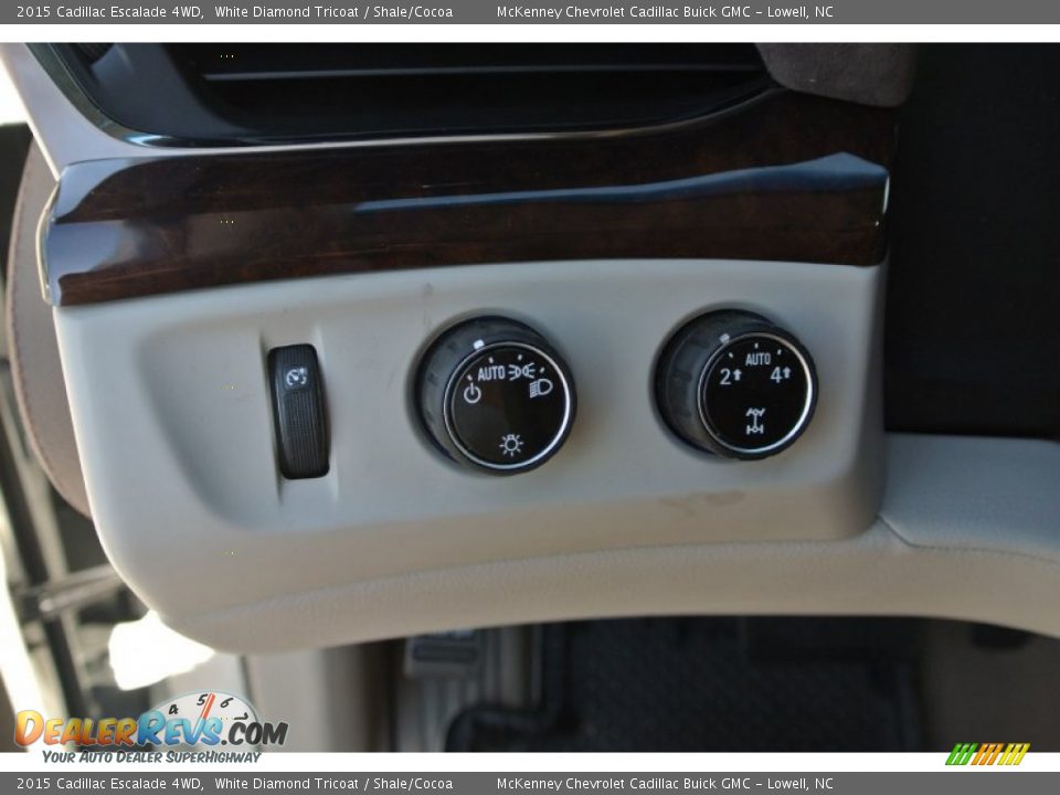 Controls of 2015 Cadillac Escalade 4WD Photo #10