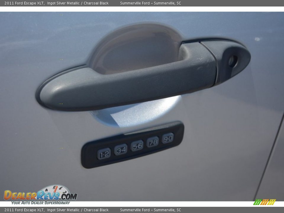 2011 Ford Escape XLT Ingot Silver Metallic / Charcoal Black Photo #15