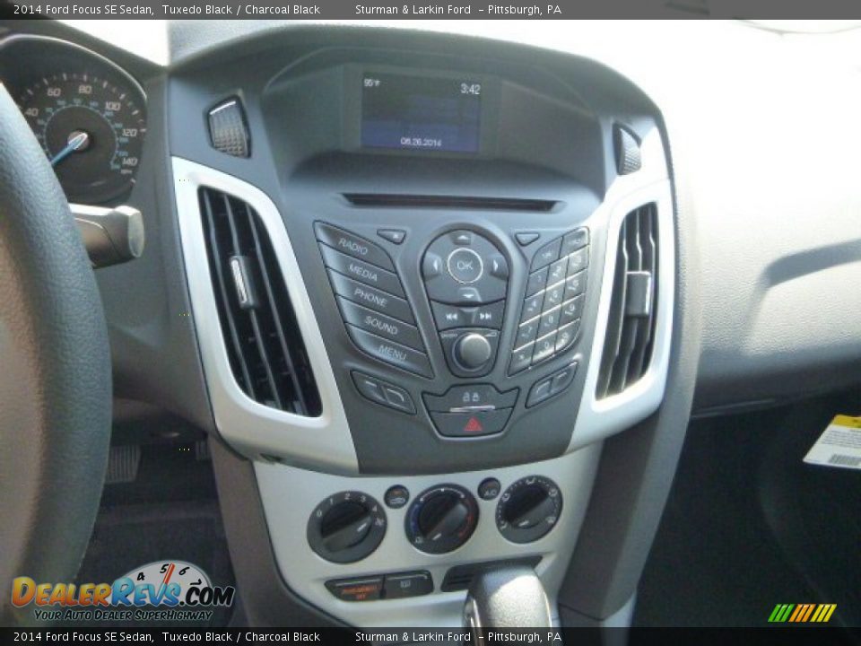 2014 Ford Focus SE Sedan Tuxedo Black / Charcoal Black Photo #13
