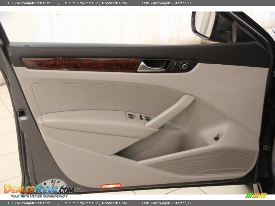 Door Panel of 2013 Volkswagen Passat V6 SEL Photo #4