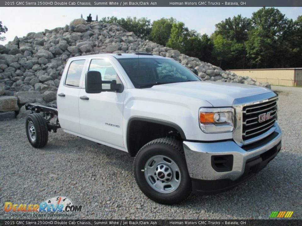 Front 3/4 View of 2015 GMC Sierra 2500HD Double Cab Chassis Photo #1