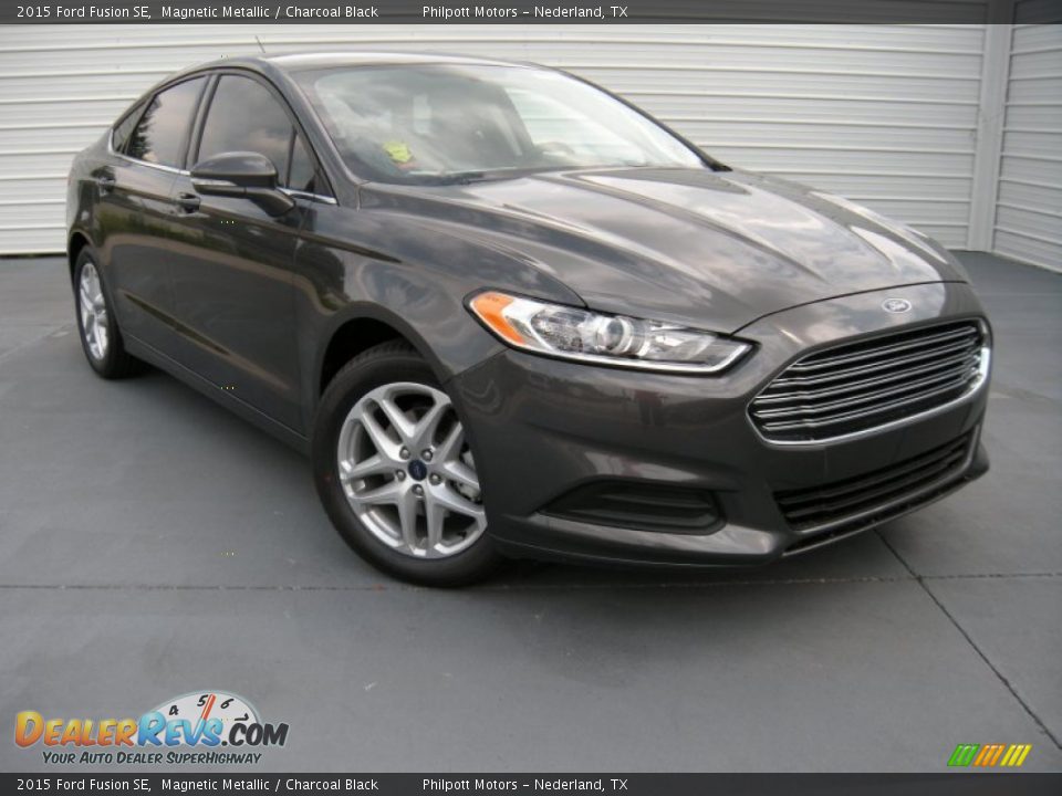 Front 3/4 View of 2015 Ford Fusion SE Photo #1
