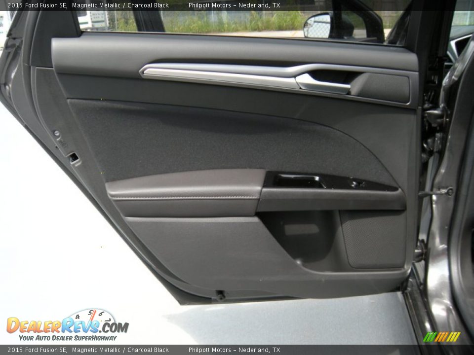 Door Panel of 2015 Ford Fusion SE Photo #19