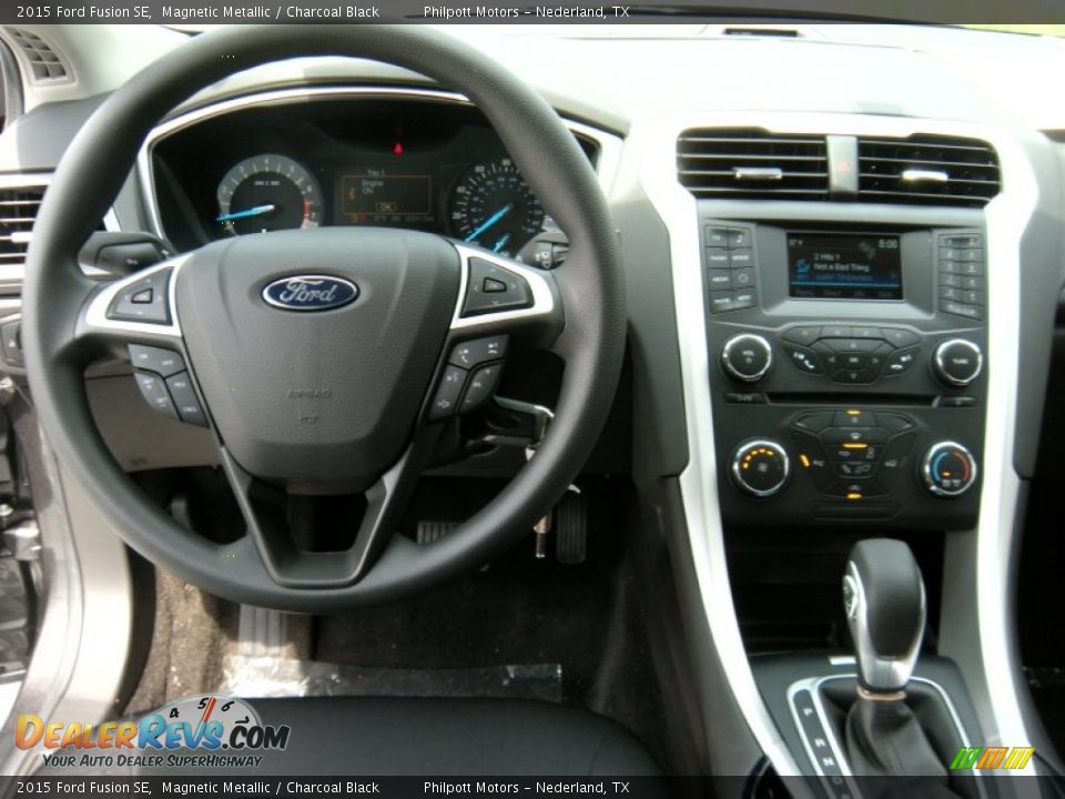 Controls of 2015 Ford Fusion SE Photo #25