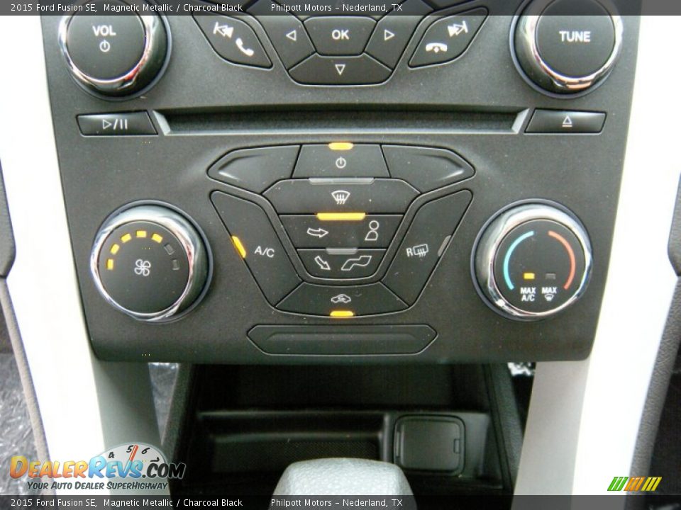 Controls of 2015 Ford Fusion SE Photo #28