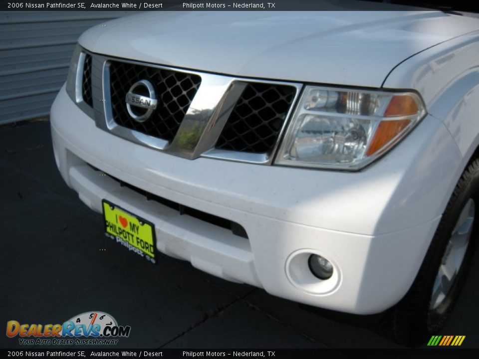 2006 Nissan Pathfinder SE Avalanche White / Desert Photo #10