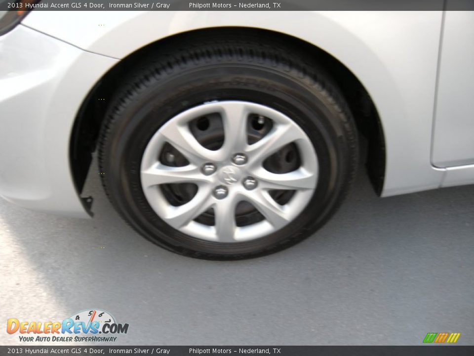 2013 Hyundai Accent GLS 4 Door Ironman Silver / Gray Photo #12