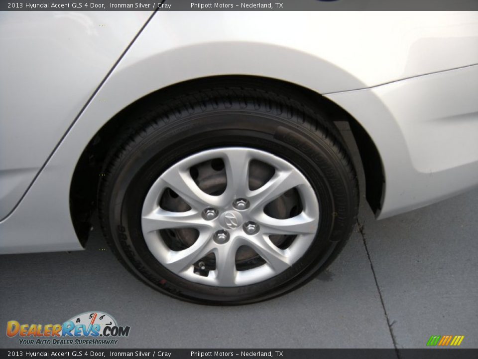 2013 Hyundai Accent GLS 4 Door Ironman Silver / Gray Photo #13