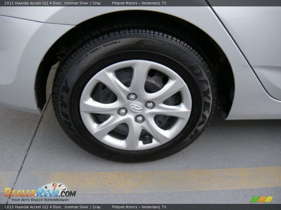 2013 Hyundai Accent GLS 4 Door Ironman Silver / Gray Photo #14