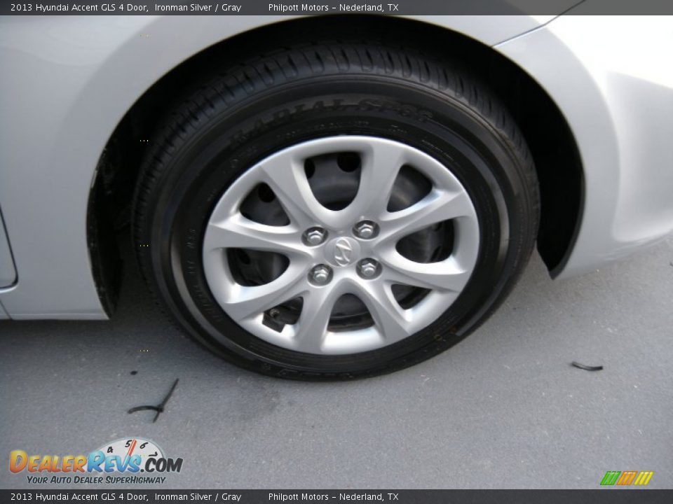 2013 Hyundai Accent GLS 4 Door Ironman Silver / Gray Photo #15