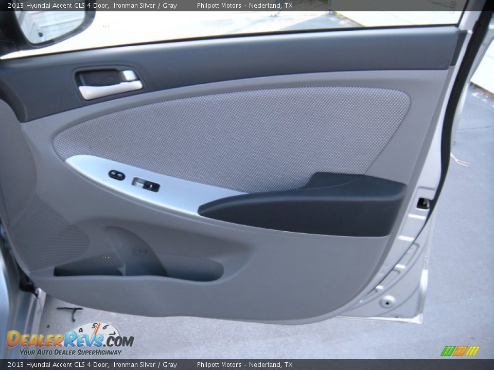 2013 Hyundai Accent GLS 4 Door Ironman Silver / Gray Photo #24