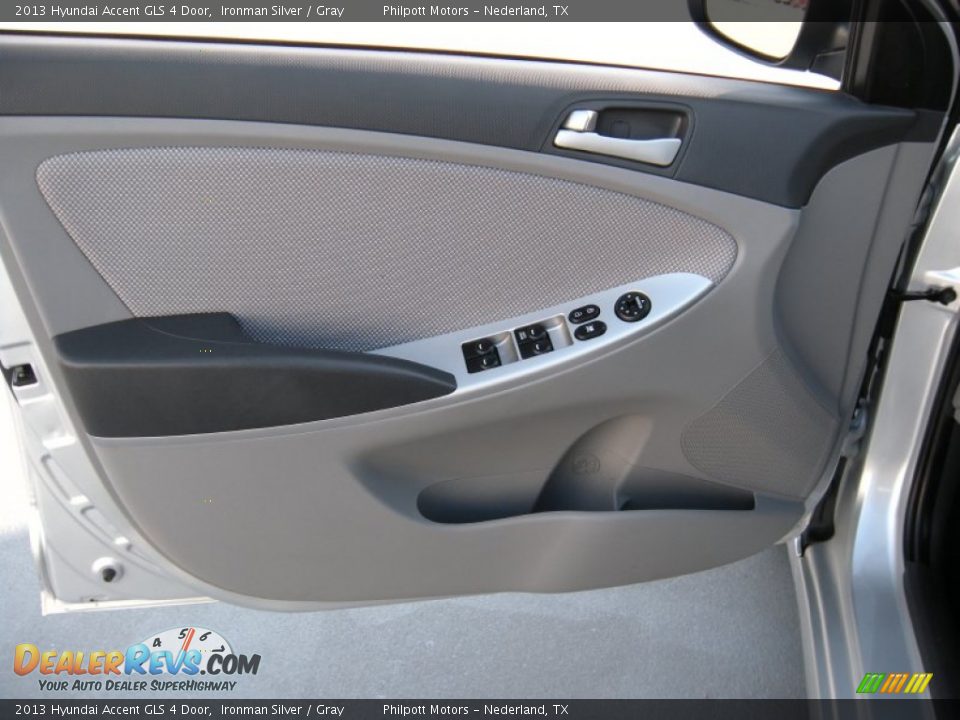 2013 Hyundai Accent GLS 4 Door Ironman Silver / Gray Photo #32